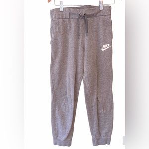 Nike girls sweatpants/joggers gray medium